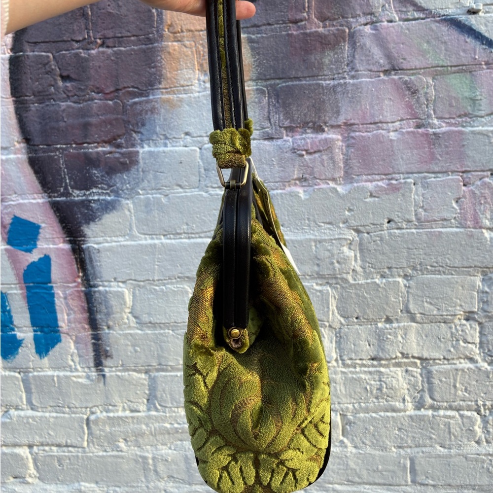 Elegant Green Velvet Handbag - Picture 5 of 7